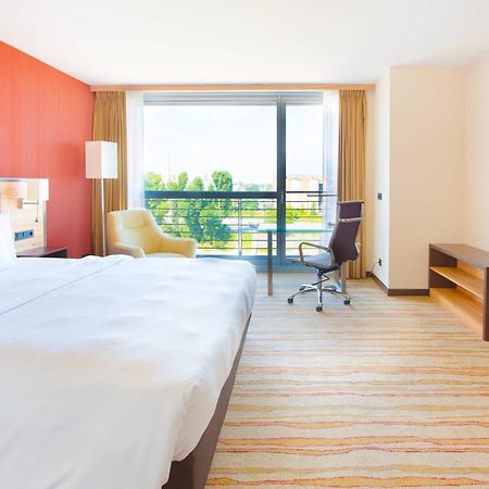 Courtyard By Marriott Duesseldorf Hafen Hotel Exterior foto