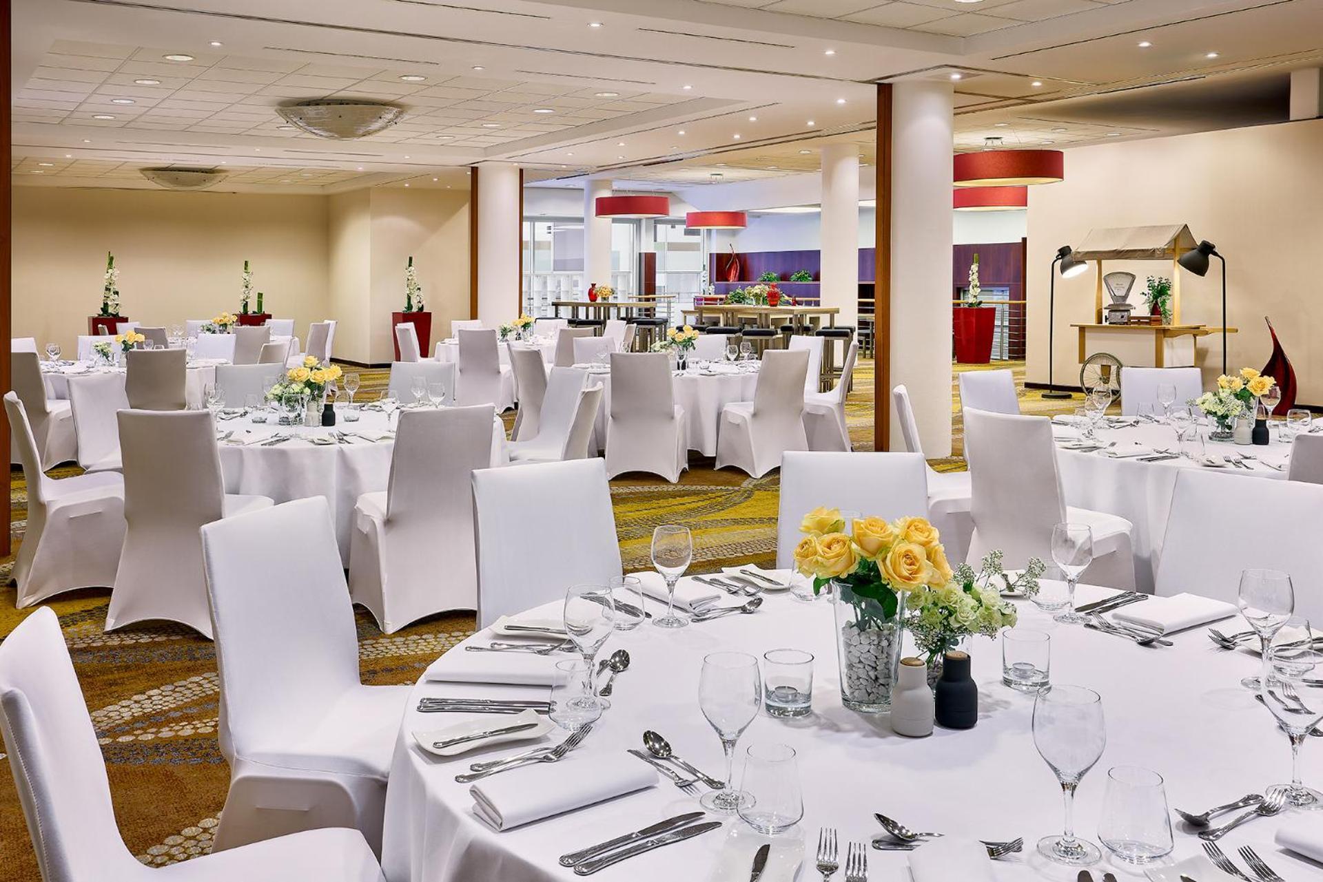 Courtyard By Marriott Duesseldorf Hafen Hotel Exterior foto